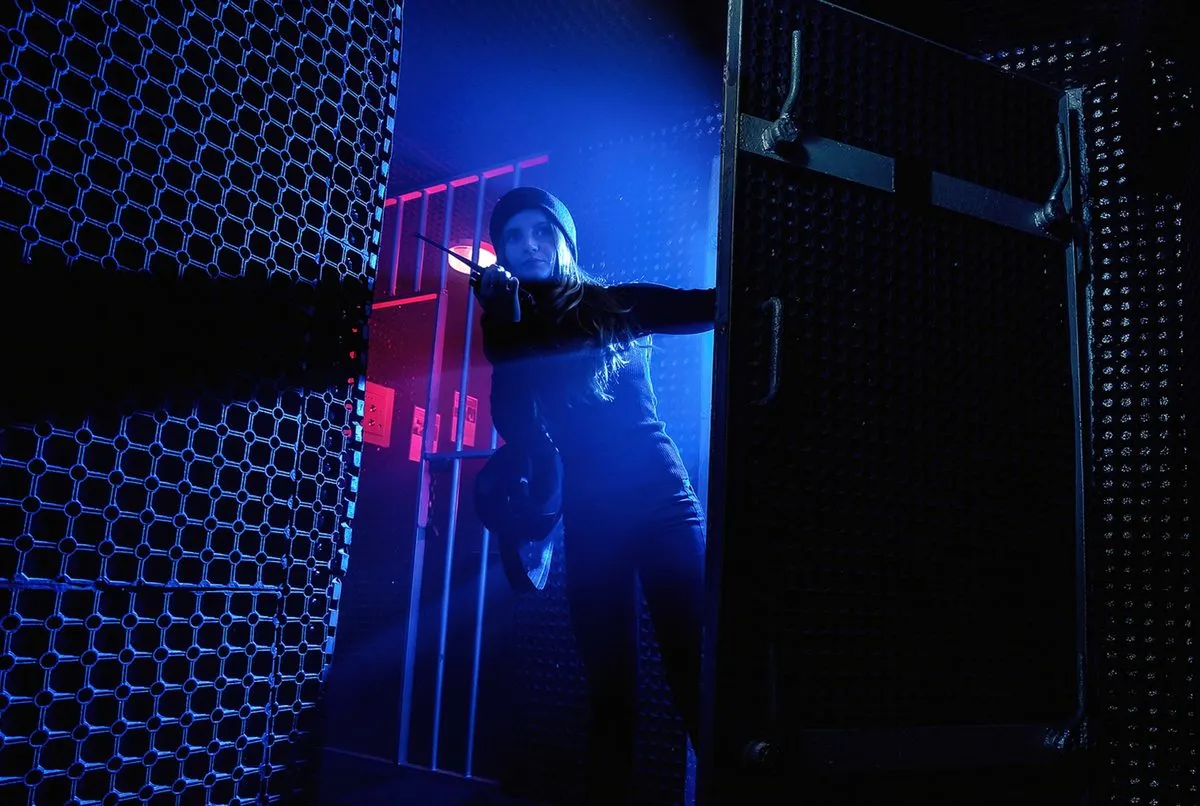 Квест друзья оушена. Квест друзья оушена. Квест 12 друзей оушена. Квест друзья оушена. Друзья оушена квест тольятти.